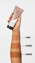 Load image into Gallery viewer, St Tropez Gradual Tan. Tinted