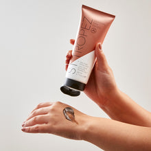 Load image into Gallery viewer, St Tropez Gradual Tan. Tinted